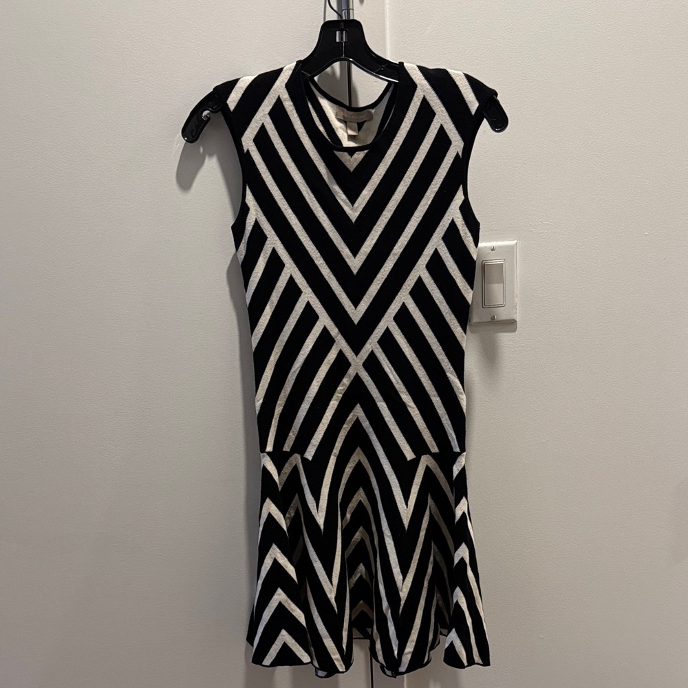 Banana Republic Black and White Chevron Dress size S
